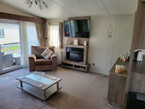 Remarkable 2-bed Lodge In Clacton-on-sea
