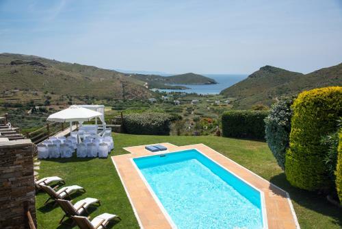 Andros: Luxurious Villa With Private Swimming Pool