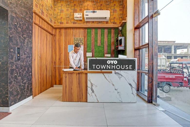 Townhouse 1003 Hotel Sky 9