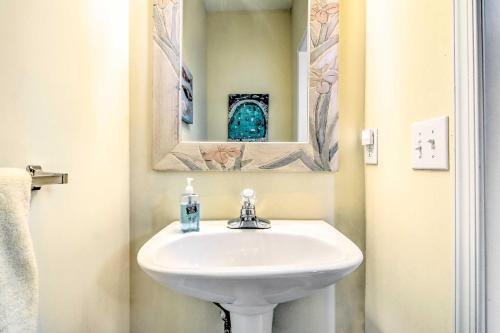 Gem 2 Mi To Beach Private Deck And Bay Access!