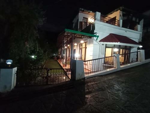 Apartamento Oyo Home 87523 Naini Homes
