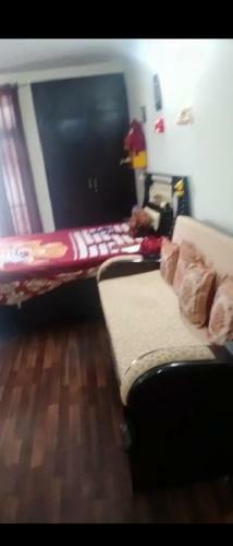 Apartamento Oyo Home 87523 Naini Homes