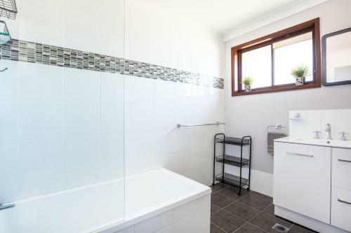 Sirius Retreat - Pet Friendly - 3 Mins Walk To St George Basin
