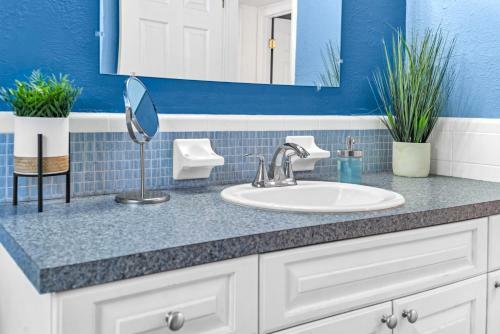 Hgtv - The Blue Villa - Rewarded Luxury Clearwater