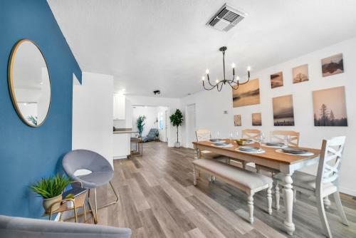 Hgtv - The Blue Villa - Rewarded Luxury Clearwater
