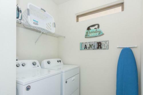 Fabulous Home With Pool At Solterra Resort St5501