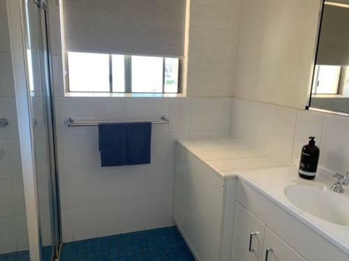 Sunny, 2-bedroom Apartment With Pool, Near Beach