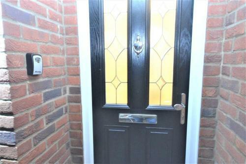 Luxury 5 Bedroom House With Free Parking On Site