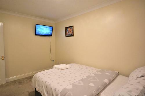 Luxury 5 Bedroom House With Free Parking On Site