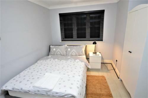 Luxury 5 Bedroom House With Free Parking On Site