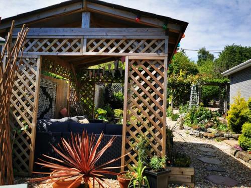 Down The Garden Path Vintage Caravan B&B