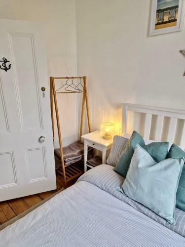 The Pink Bath Pad - 3 Bedroom Seaside Apartment