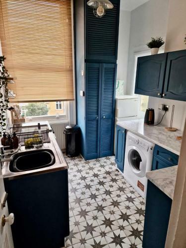 The Pink Bath Pad - 3 Bedroom Seaside Apartment