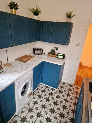 The Pink Bath Pad - 3 Bedroom Seaside Apartment
