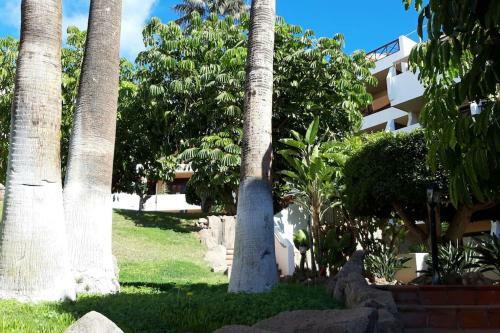 Apartment With Pool And Gardens Near The Coast