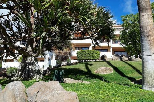 Apartment With Pool And Gardens Near The Coast