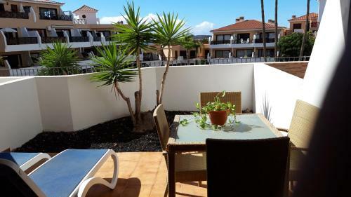 Apartment With Pool And Gardens Near The Coast
