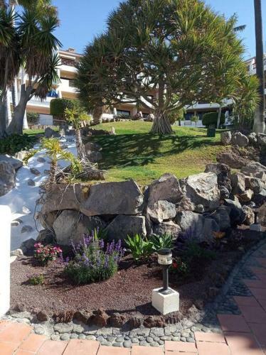 Apartment With Pool And Gardens Near The Coast