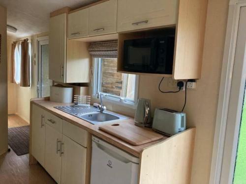 Cosy Quiet Static Caravan Mawgan Porth St Eval