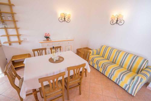 Apartamento Residence Baia Sant Anna Con Piscina