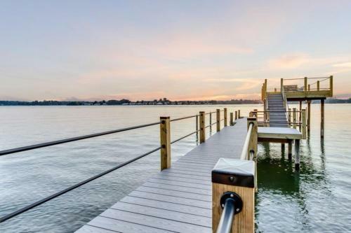 Strawpocket To Starboard By Stay Lake Norman