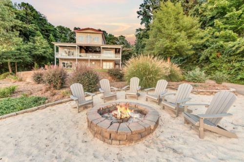 Strawpocket To Starboard By Stay Lake Norman