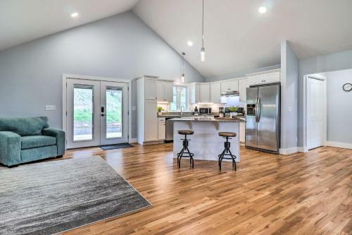 Waynesville Smart Cabin 2 Decks And Mtn Views!