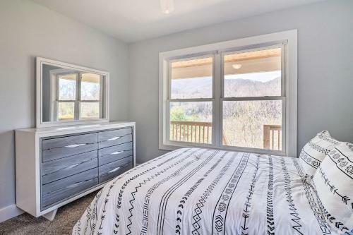Waynesville Smart Cabin 2 Decks And Mtn Views!