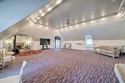 Lavish Columbus Villa With Gym, Spa And Speakeasy