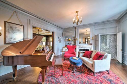 Lavish Columbus Villa With Gym, Spa And Speakeasy