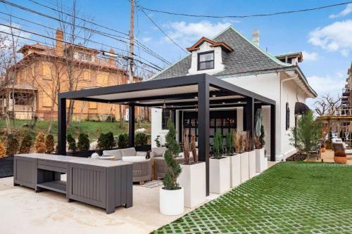 Lavish Columbus Villa With Gym, Spa And Speakeasy