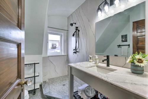 Lavish Columbus Villa With Gym, Spa And Speakeasy