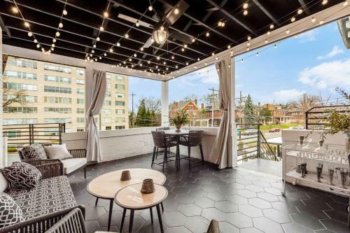 Lavish Columbus Villa With Gym, Spa And Speakeasy