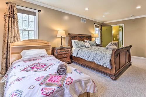 Waterfront Poconos Getaway Game Room And Deck!