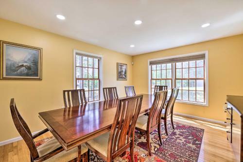 Waterfront Poconos Getaway Game Room And Deck!