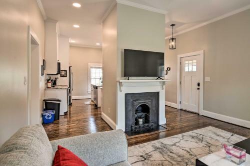 Ideally Located Penne Place With Deck And Grill