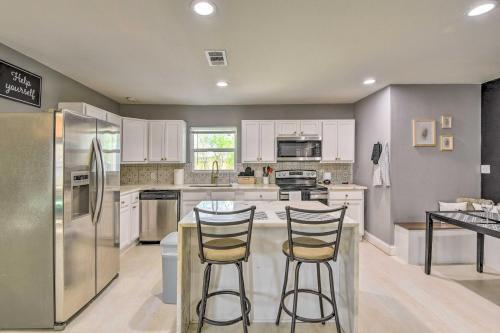 Chic Arlington Home Less Than 2 Mi To Cowboys Stadium