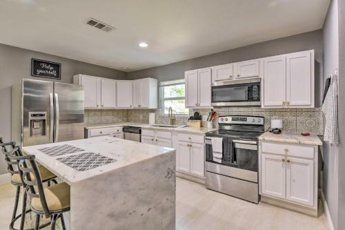 Chic Arlington Home Less Than 2 Mi To Cowboys Stadium
