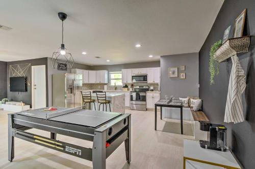 Chic Arlington Home Less Than 2 Mi To Cowboys Stadium