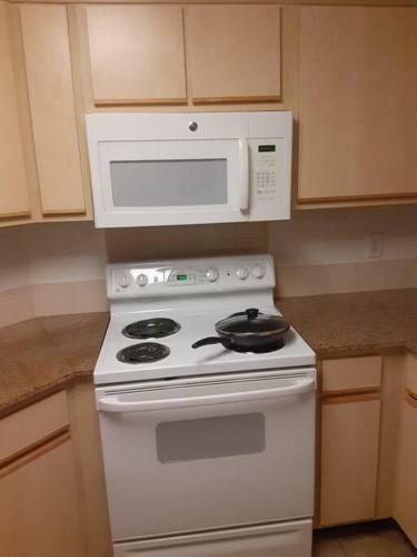 Galleria Mall Area Master Luxury Condo Apartment
