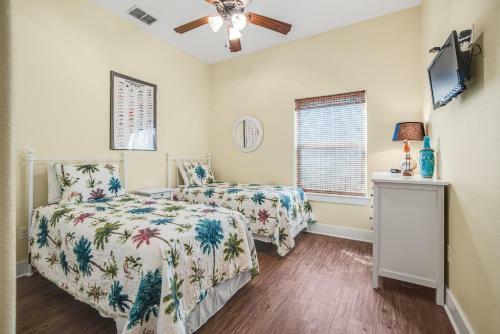 Jones N By The Beach - Golf Cart Included!