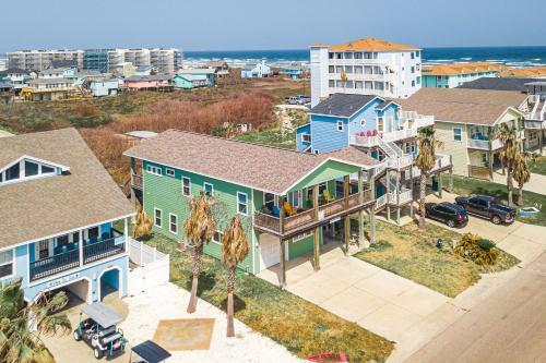 Jones N By The Beach - Golf Cart Included!