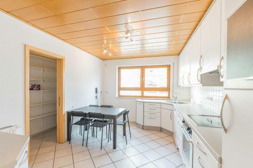 Plain And Cozy Apartment Nearby T�bingen