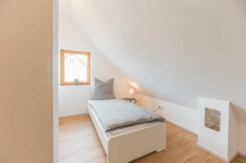 Plain And Cozy Apartment Nearby T�bingen