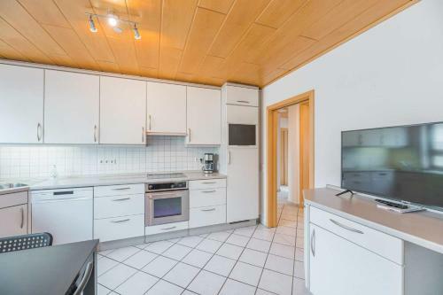 Plain And Cozy Apartment Nearby T�bingen