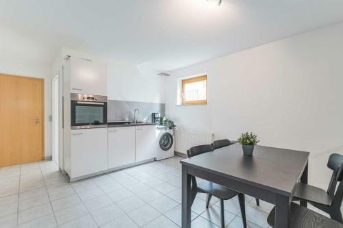 Plain And Cozy Apartment Nearby T�bingen