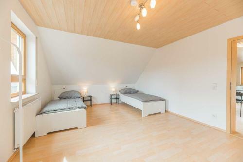 Plain And Cozy Apartment Nearby T�bingen