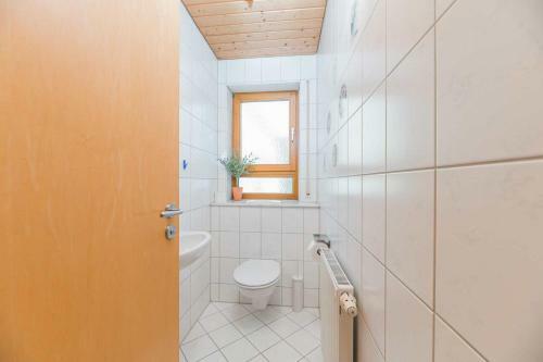 Plain And Cozy Apartment Nearby T�bingen