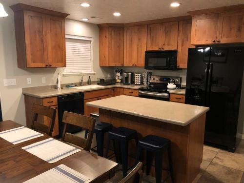 Row-end 3 Bedroom Townhome