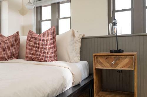 Newly Renovated Loft Apartment Near Downtown